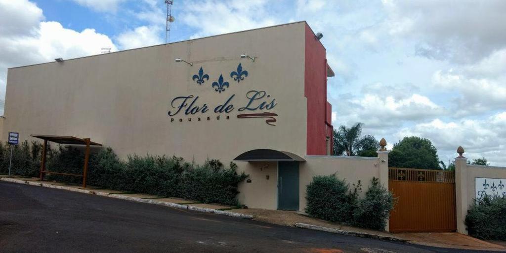 Pousada Flor De Lis Olímpia Extérieur photo